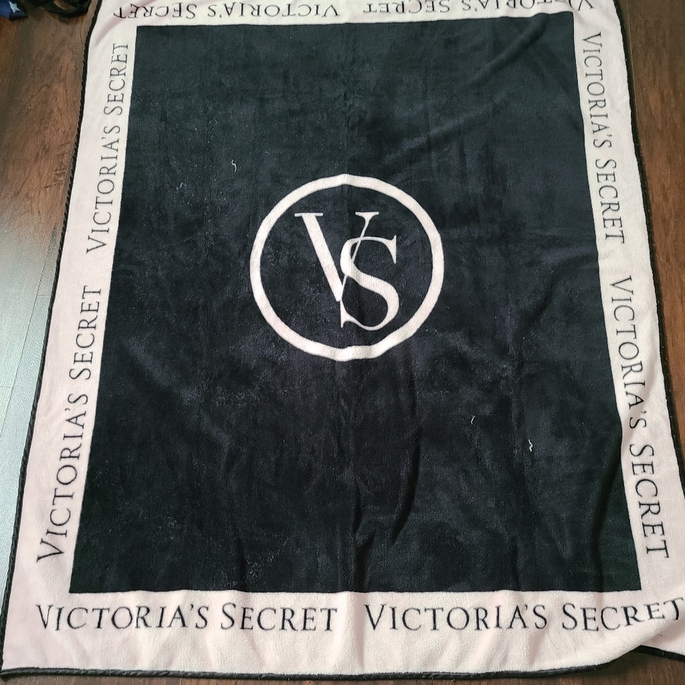 VS fleece blanket